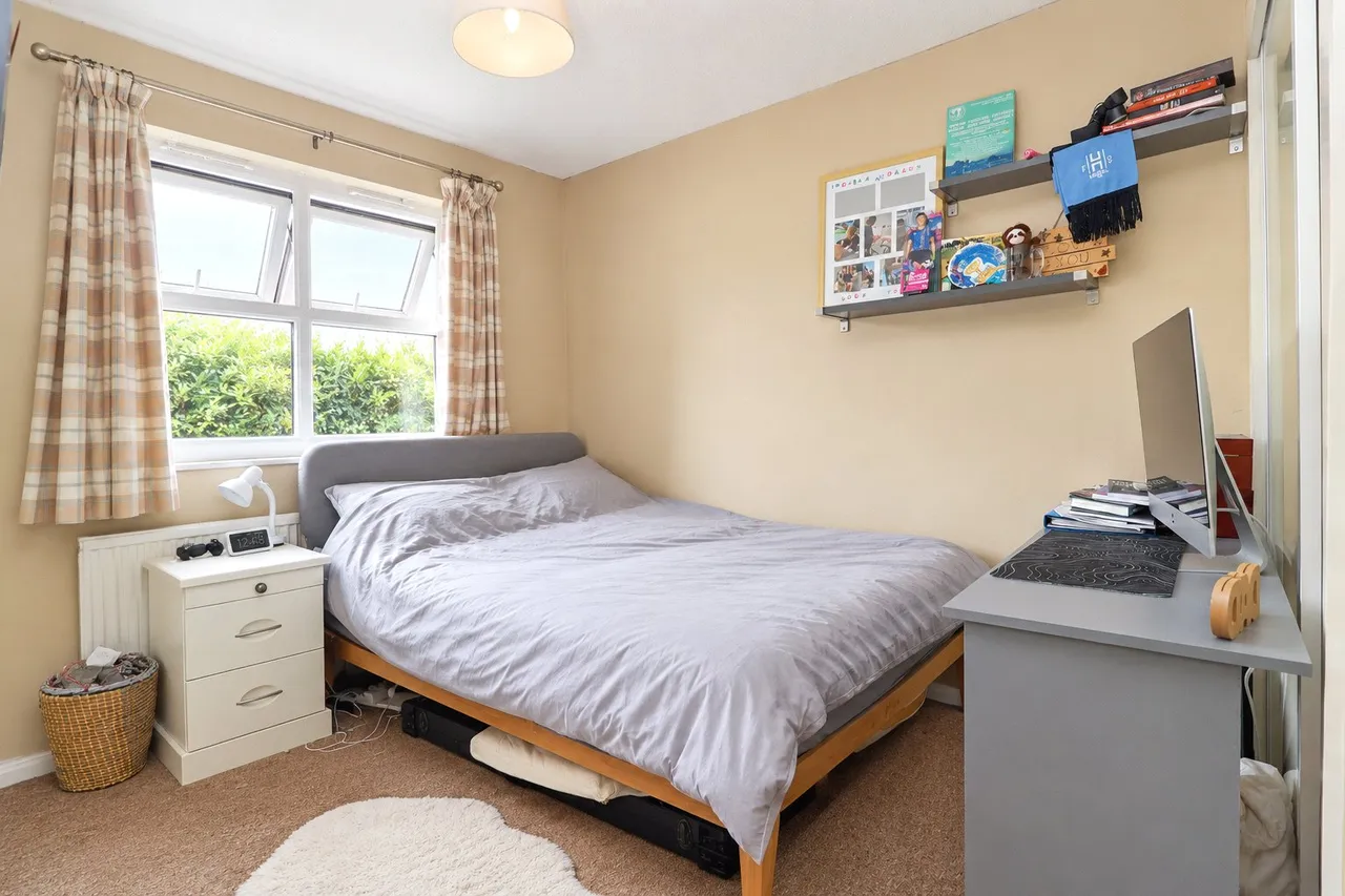 Upton, Woking, GU21, photo 11
