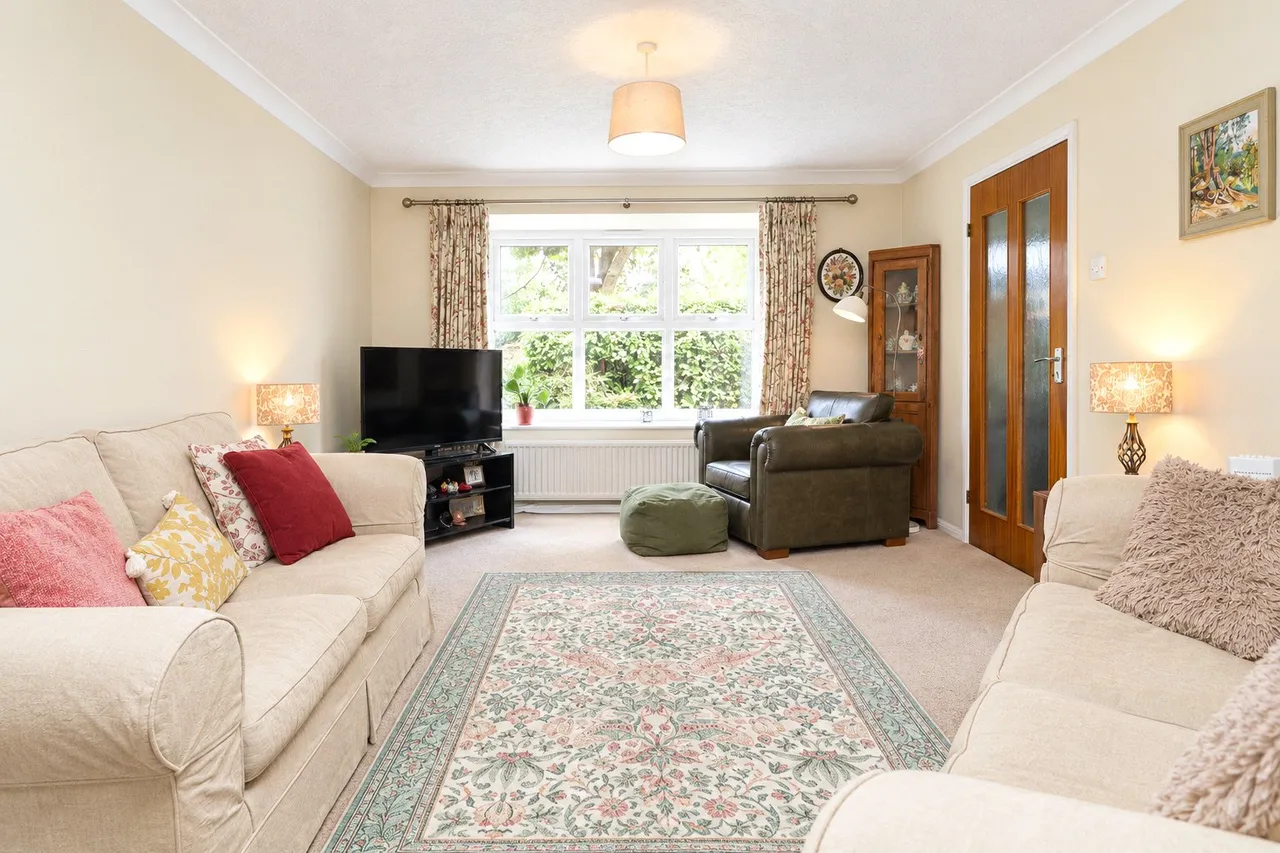 Upton, Woking, GU21, photo 4