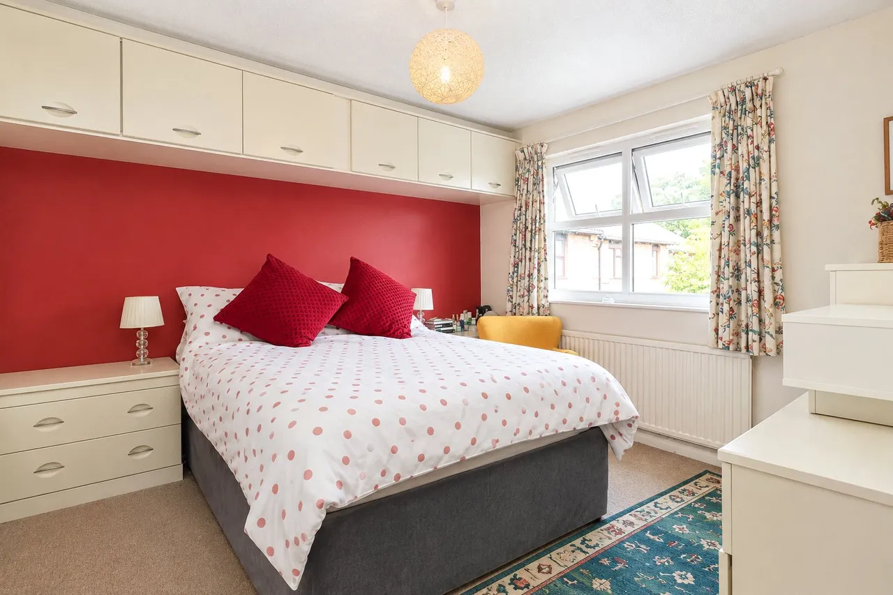Upton, Woking, GU21, photo 10