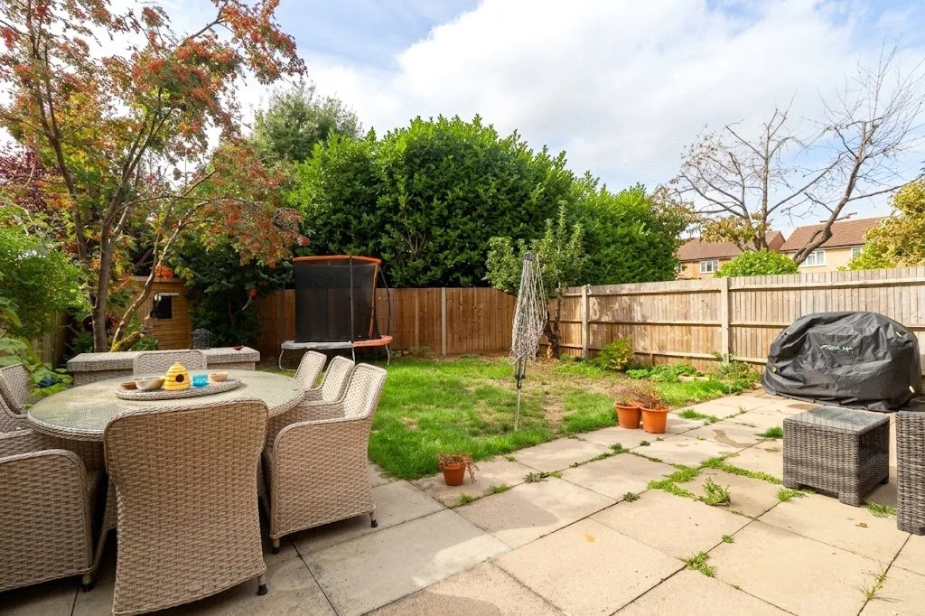 Upton, Woking, GU21, photo 18