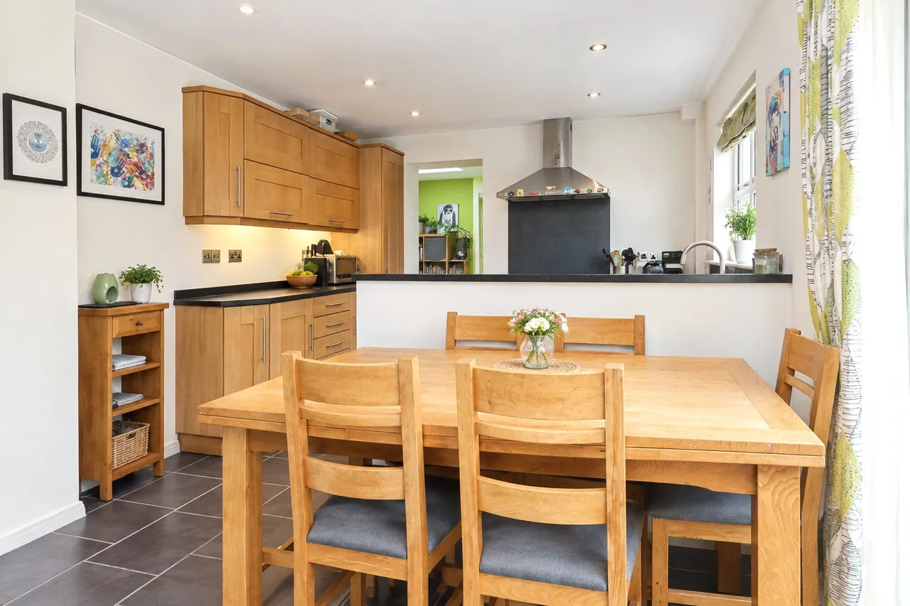 Upton, Woking, GU21, photo 5
