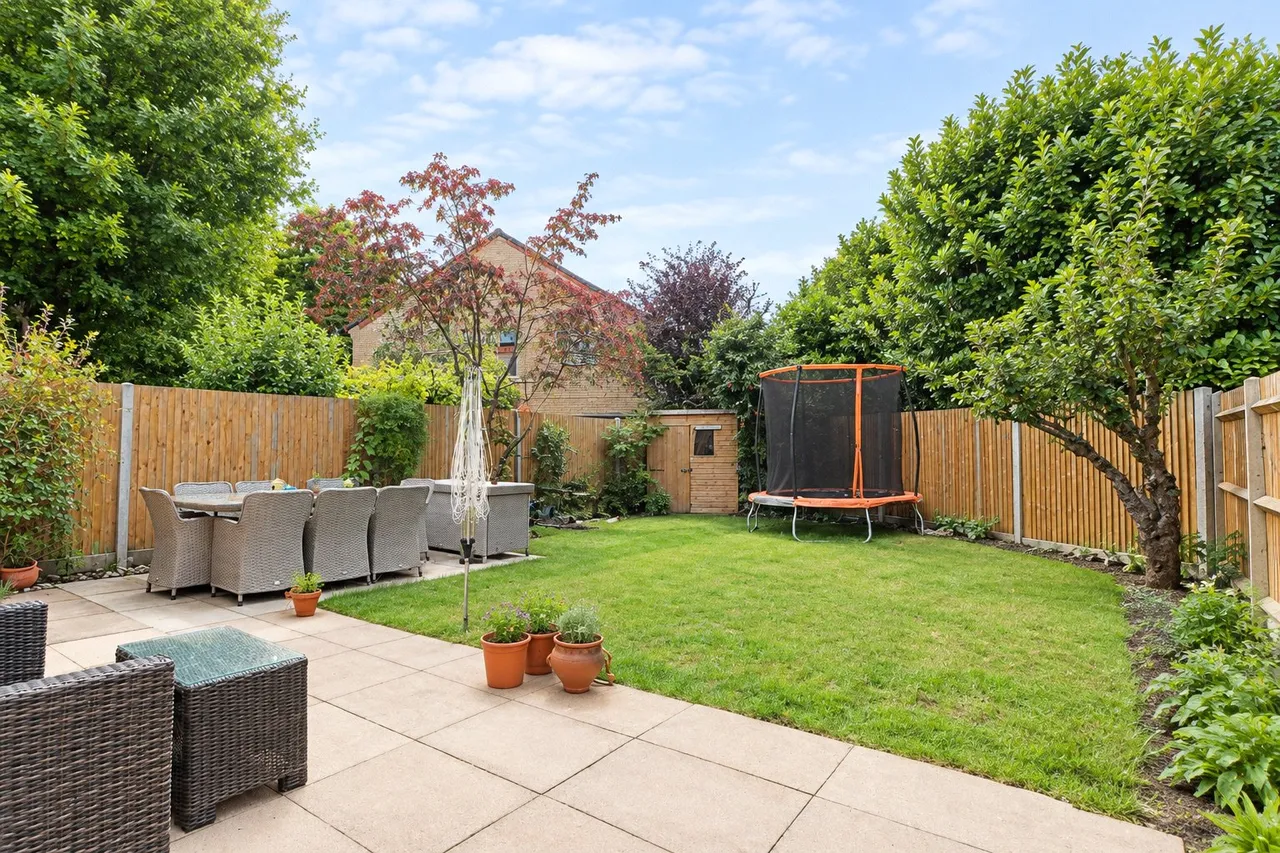 Upton, Woking, GU21, photo 16
