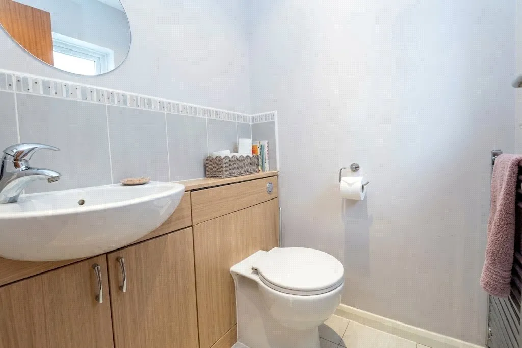 Upton, Woking, GU21, photo 9