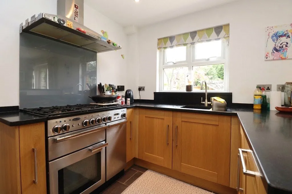 Upton, Woking, GU21, photo 6