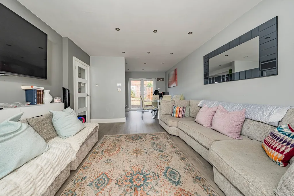 Peel Way, Hillingdon, UB8, photo 9