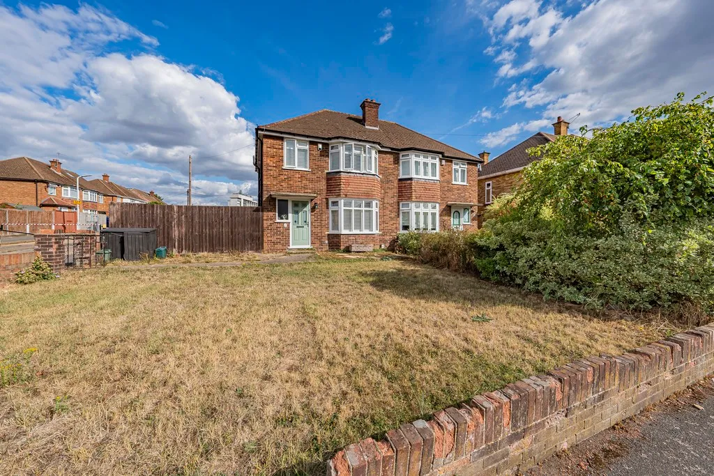3 bed house for sale — Peel Way, Hillingdon, UB8