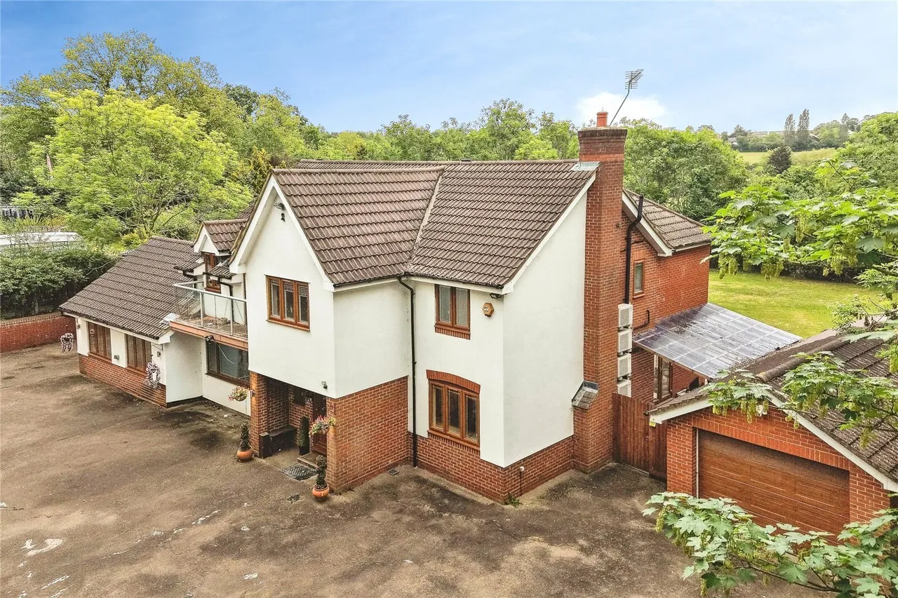 6 bed house for sale — Broxhill Road, Havering-Atte-Bower, Romford, RM4