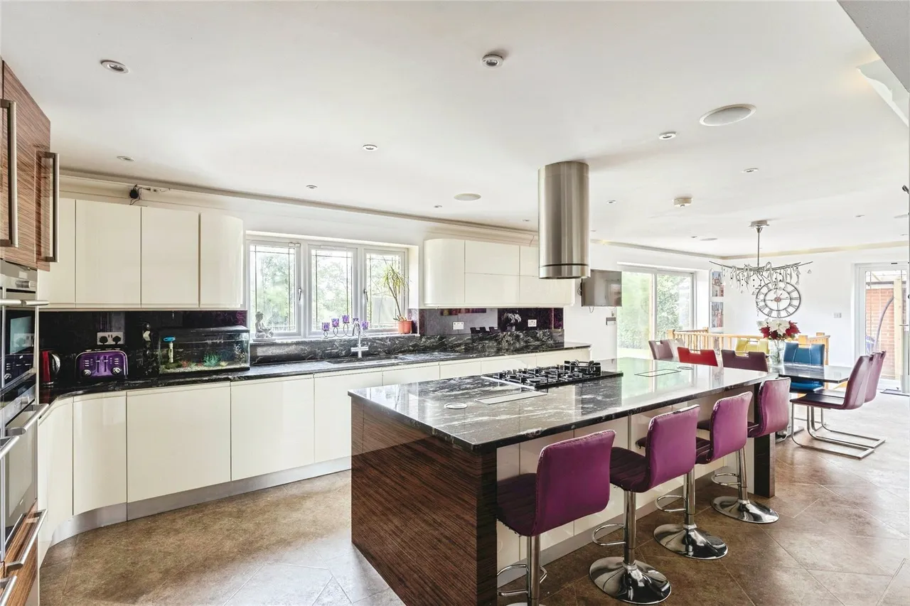 Broxhill Road, Havering-Atte-Bower, Romford, RM4, photo 13