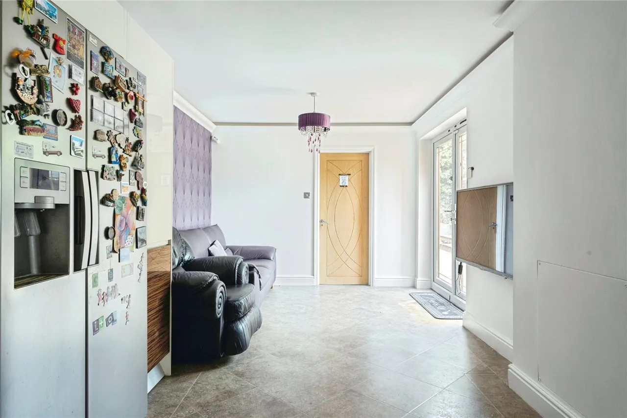 Broxhill Road, Havering-Atte-Bower, Romford, RM4, photo 6