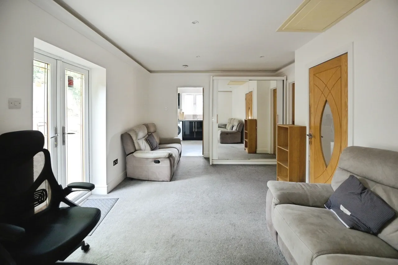 Broxhill Road, Havering-Atte-Bower, Romford, RM4, photo 5