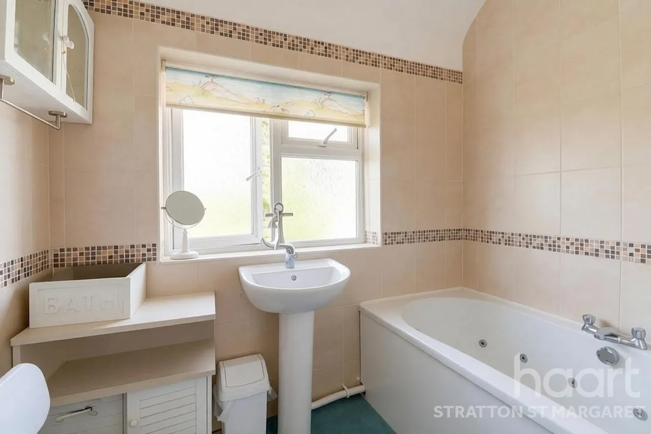 Upham Road, Swindon, SN3, photo 9