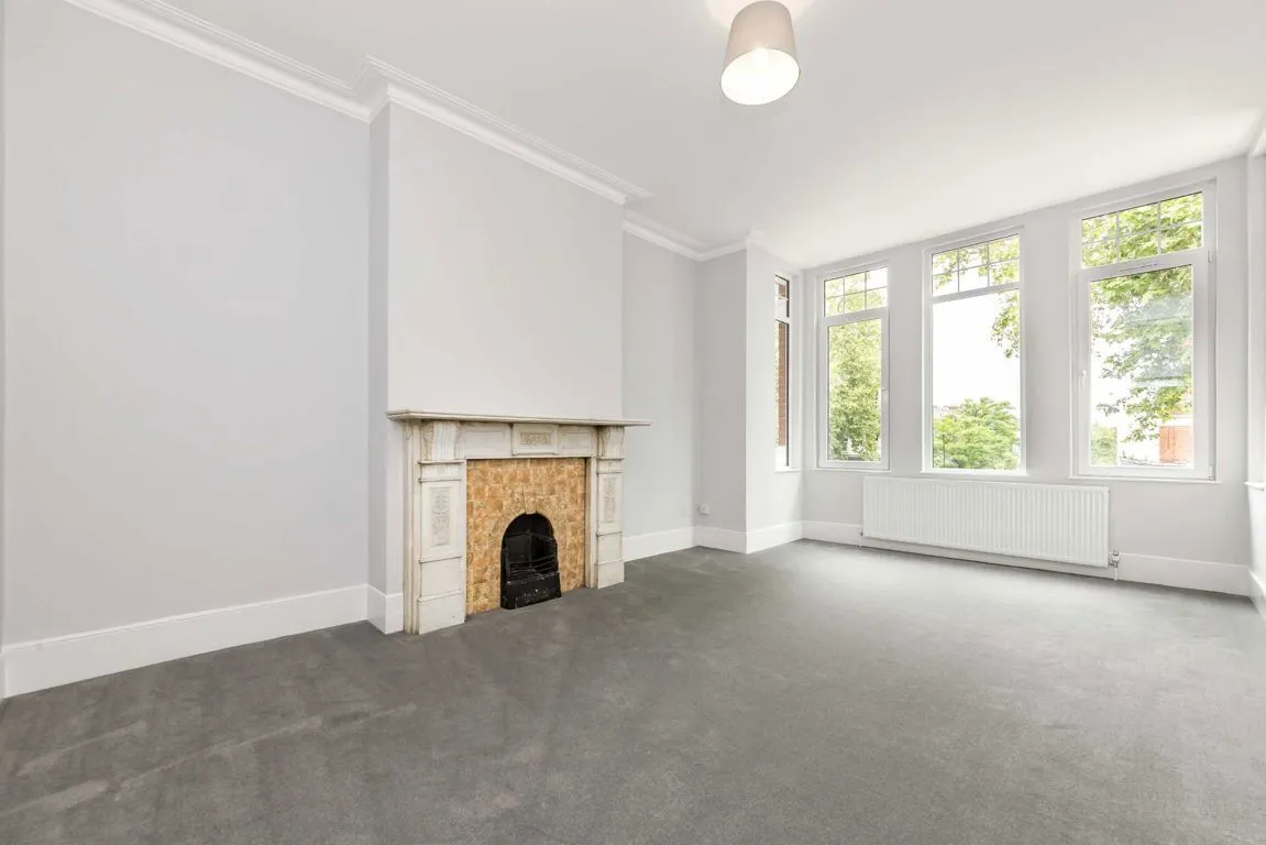 Chiswick High Road, W4, photo 4