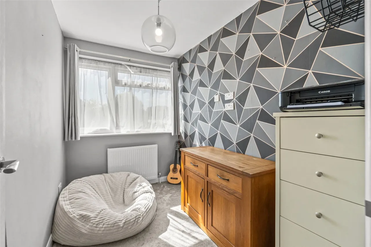 Peregrine Road, Sunbury, TW16 6JL, photo 8