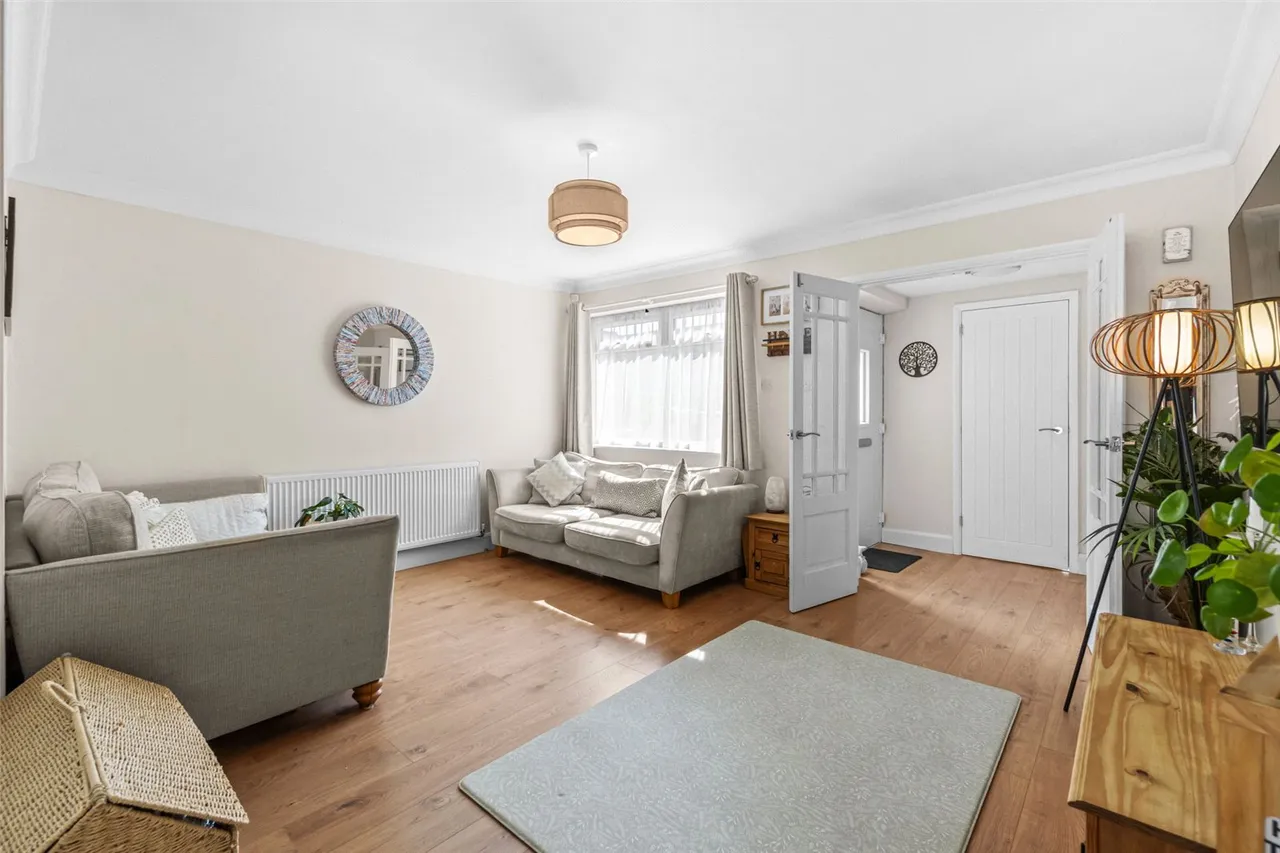 Peregrine Road, Sunbury, TW16 6JL, photo 3