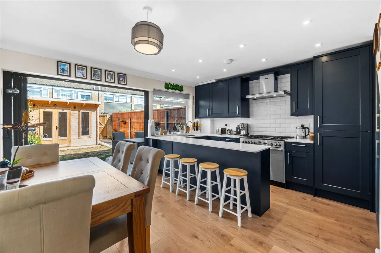 Peregrine Road, Sunbury, TW16 6JL, photo 4