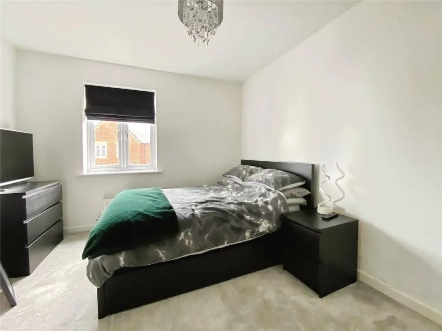 Ifould Crescent, Wokingham, RG40, photo 4