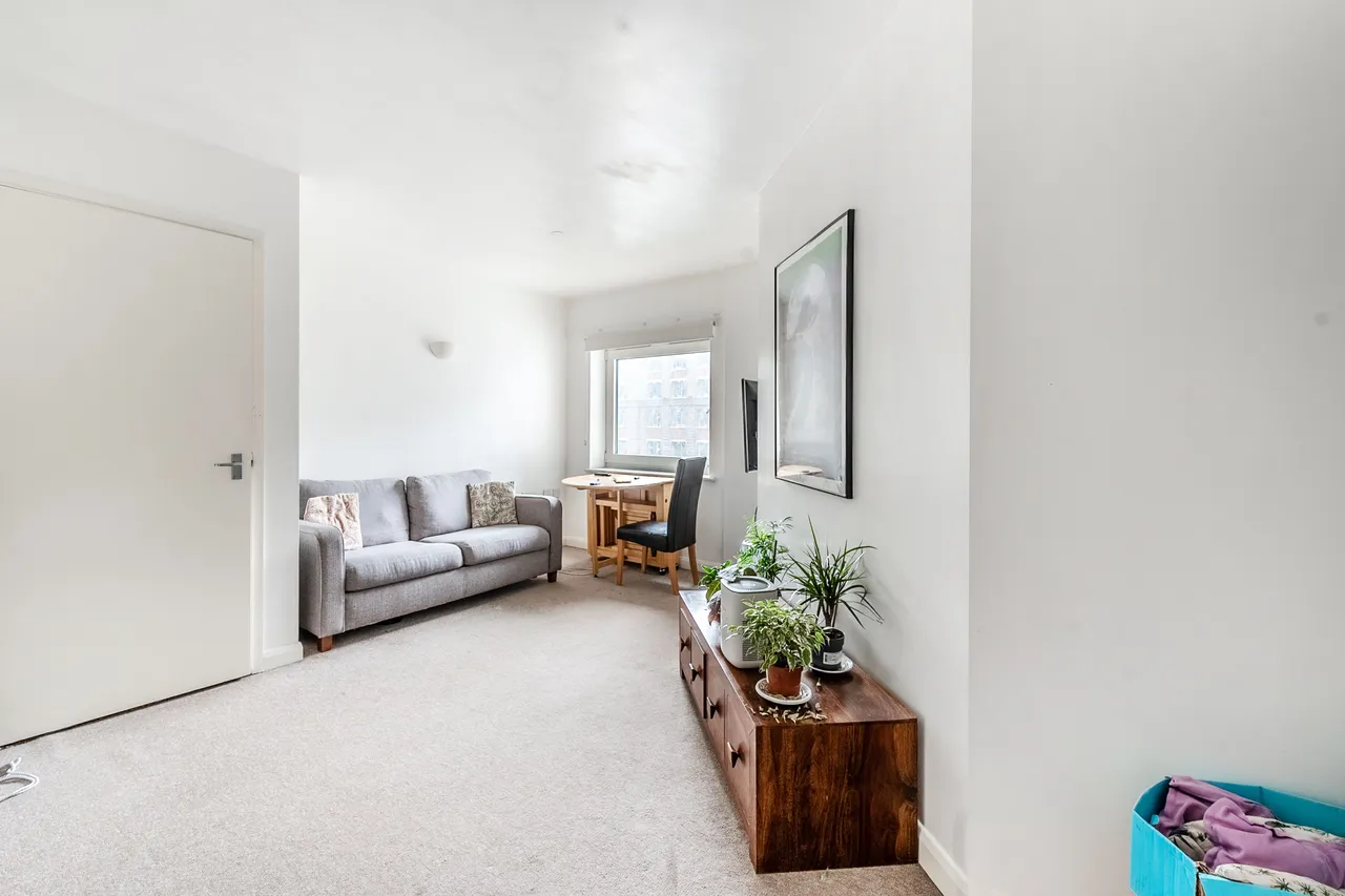 276 Atwood House, Beckford Close, London, photo 3