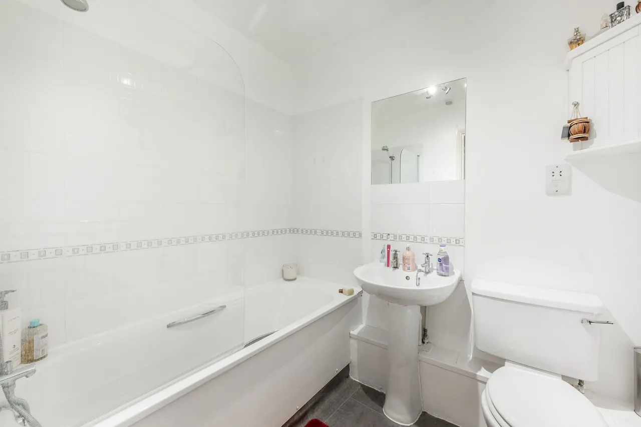 276 Atwood House, Beckford Close, London, photo 6
