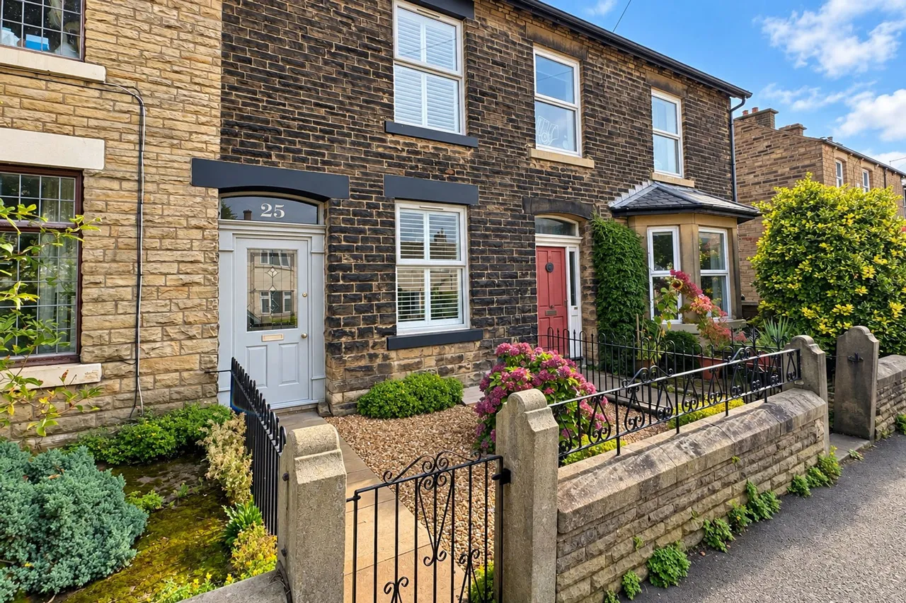 2 bed house for sale, Green Lane, Glossop