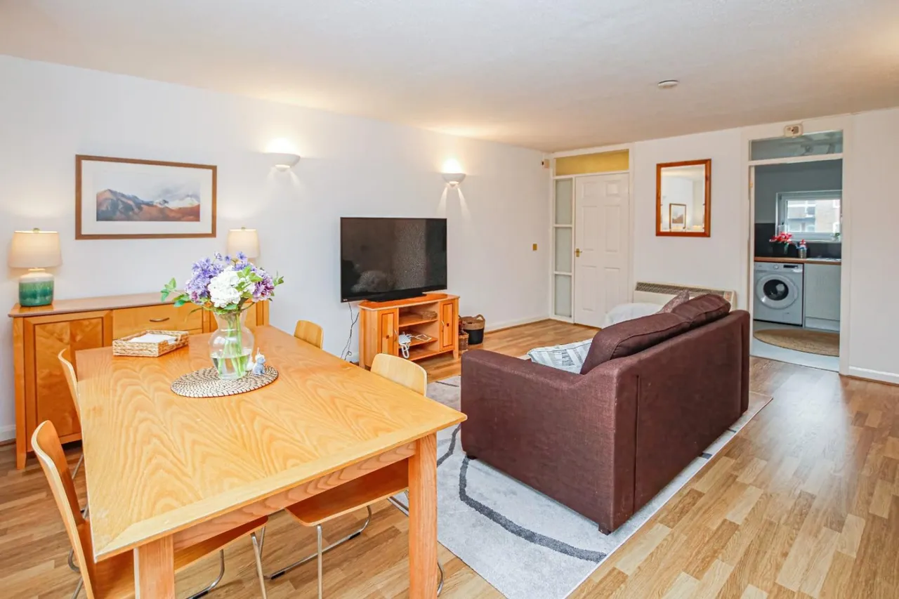 Bideford Court, Bideford Green, LU7, photo 5