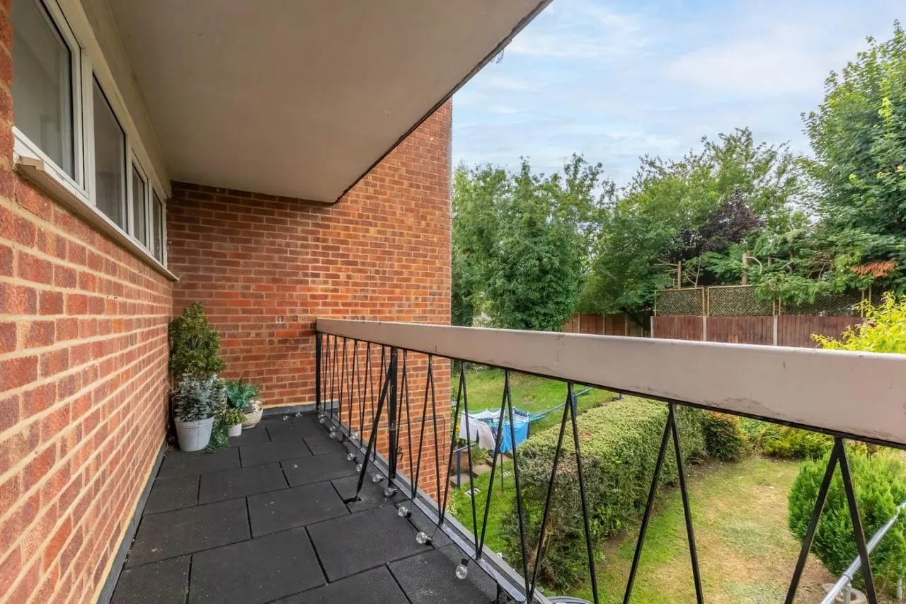 Bideford Court, Bideford Green, LU7, photo 4