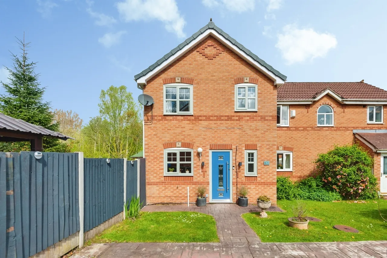 3 bed house for sale — Manor Fell, Palacefields, Runcorn