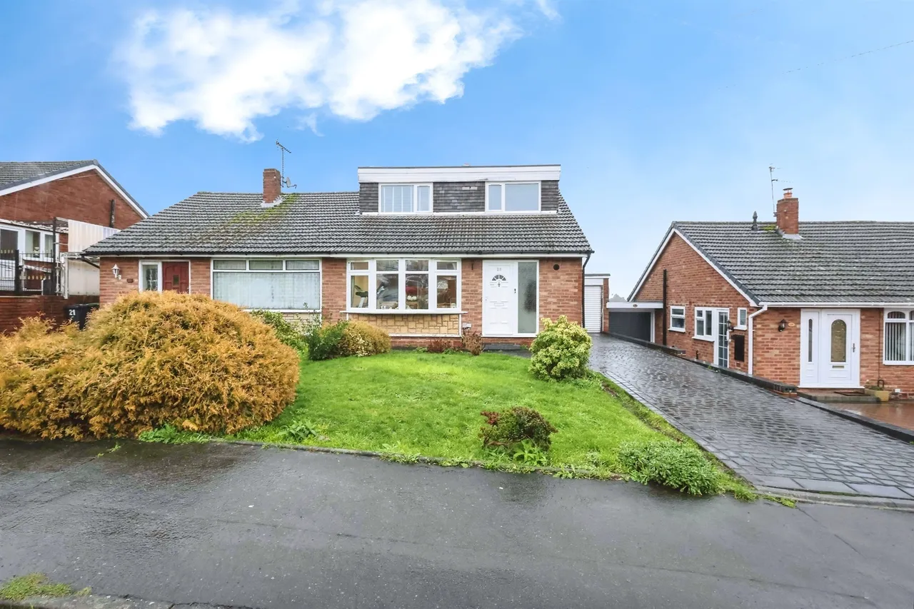 3 bed house for sale — Ragees Road, Kingswinford