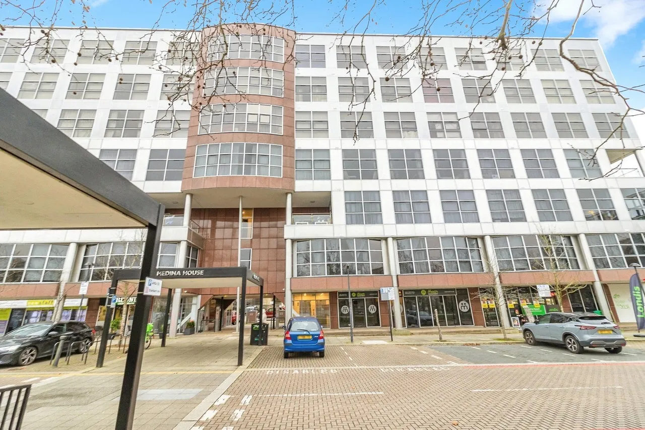 2 bed flat for sale — Silbury Boulevard, Milton Keynes, Buckinghamshire, MK9