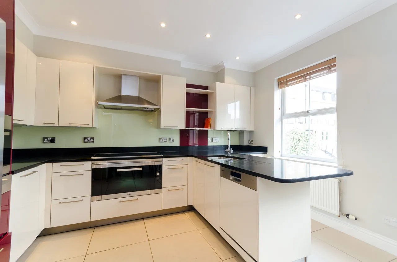 Surbiton, KT6, photo 18