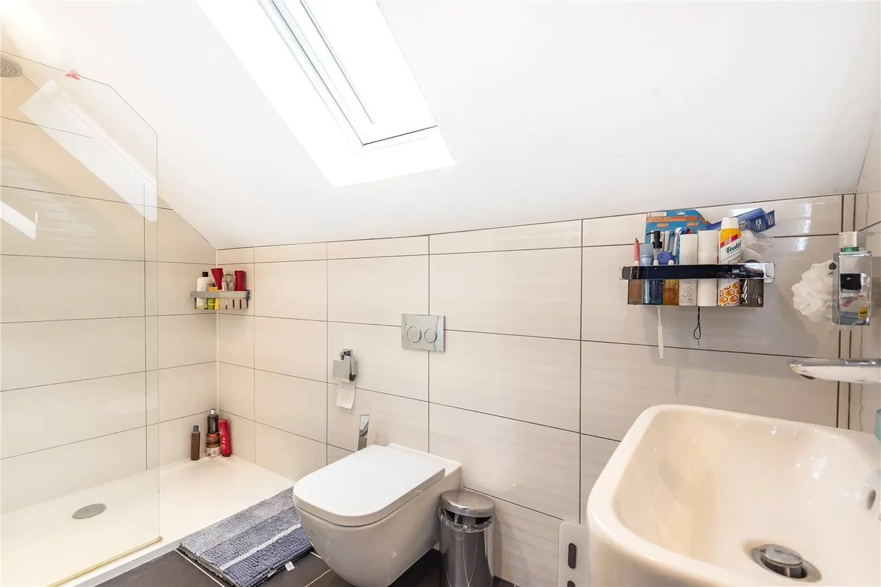 Harvey Drive, Hampton, TW12 2FB, photo 16