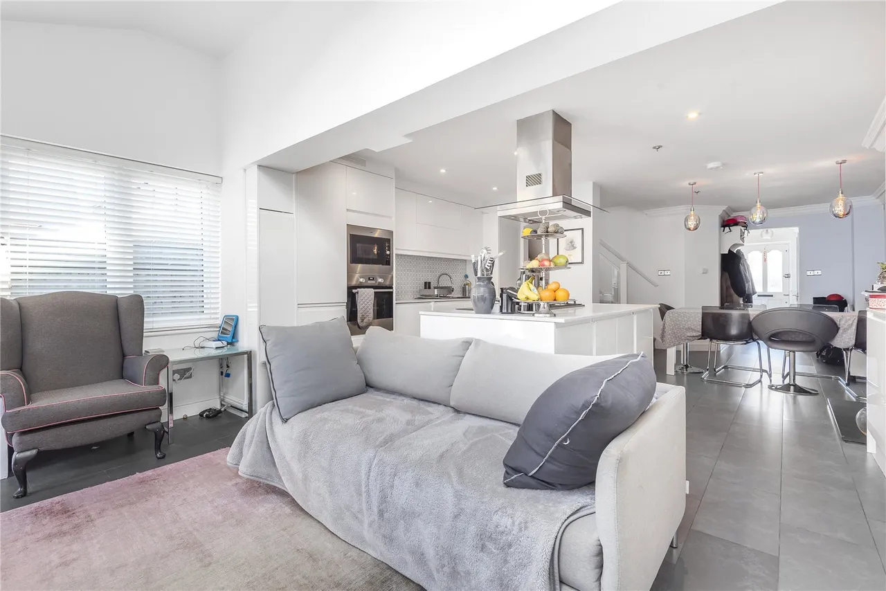 Harvey Drive, Hampton, TW12 2FB, photo 11