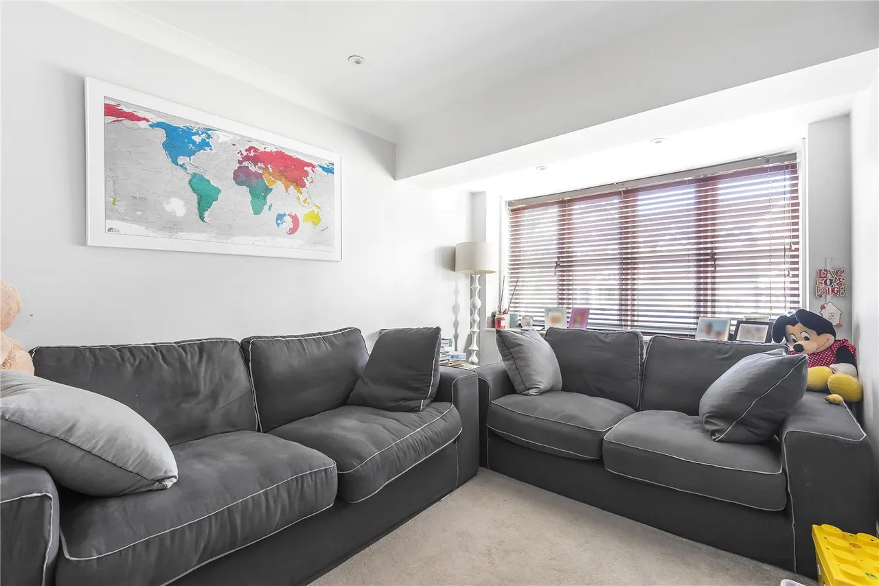 Harvey Drive, Hampton, TW12 2FB, photo 2