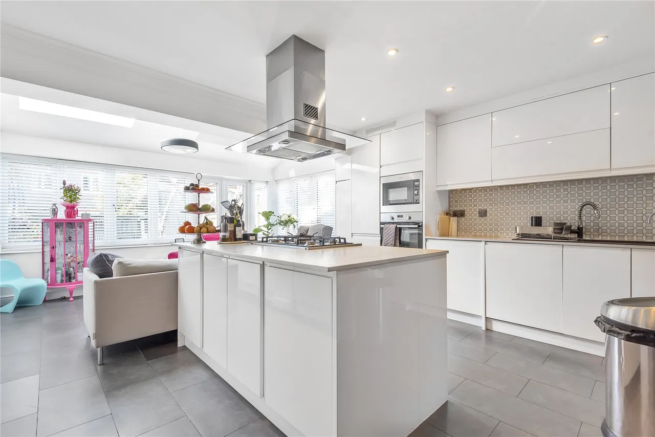 Harvey Drive, Hampton, TW12 2FB, photo 5
