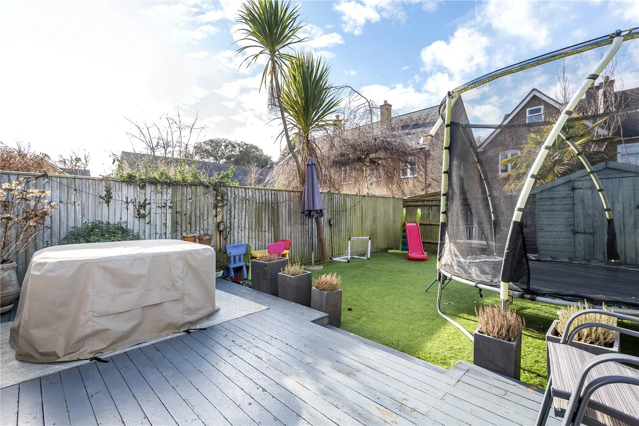 Harvey Drive, Hampton, TW12 2FB, photo 9