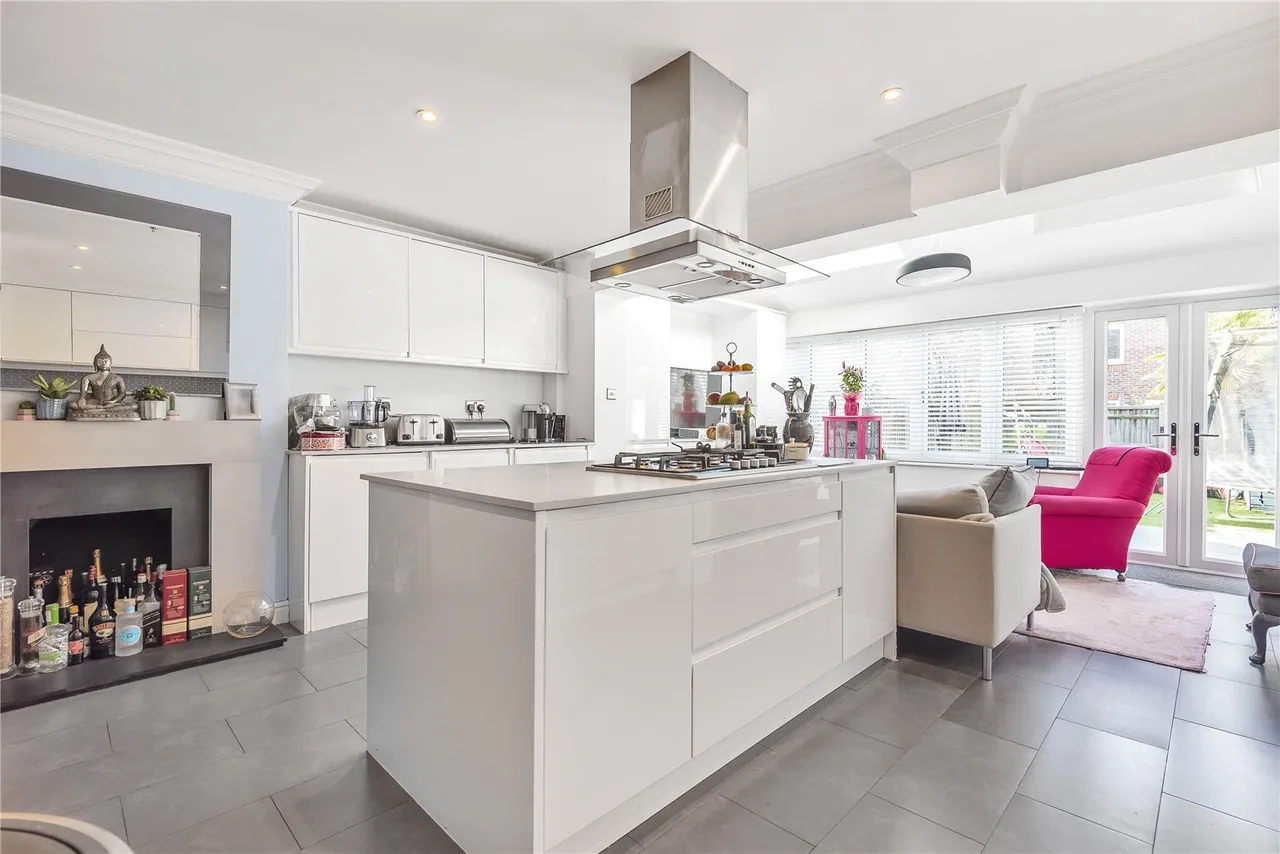 Harvey Drive, Hampton, TW12 2FB, photo 12