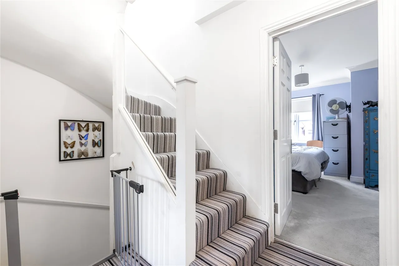 Harvey Drive, Hampton, TW12 2FB, photo 13
