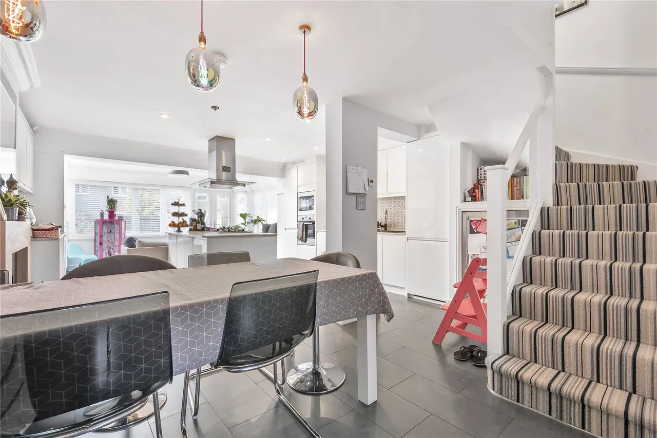 Harvey Drive, Hampton, TW12 2FB, photo 4