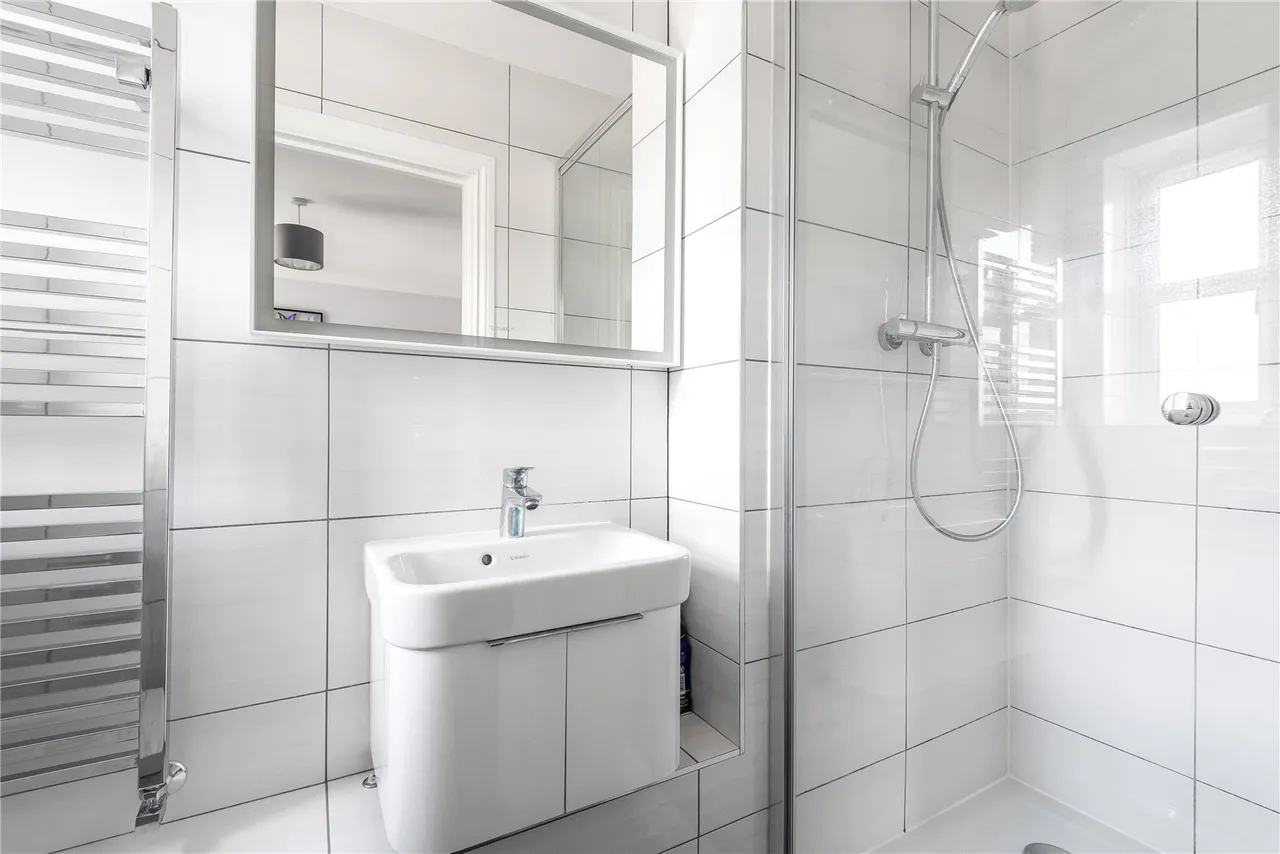 Harvey Drive, Hampton, TW12 2FB, photo 14