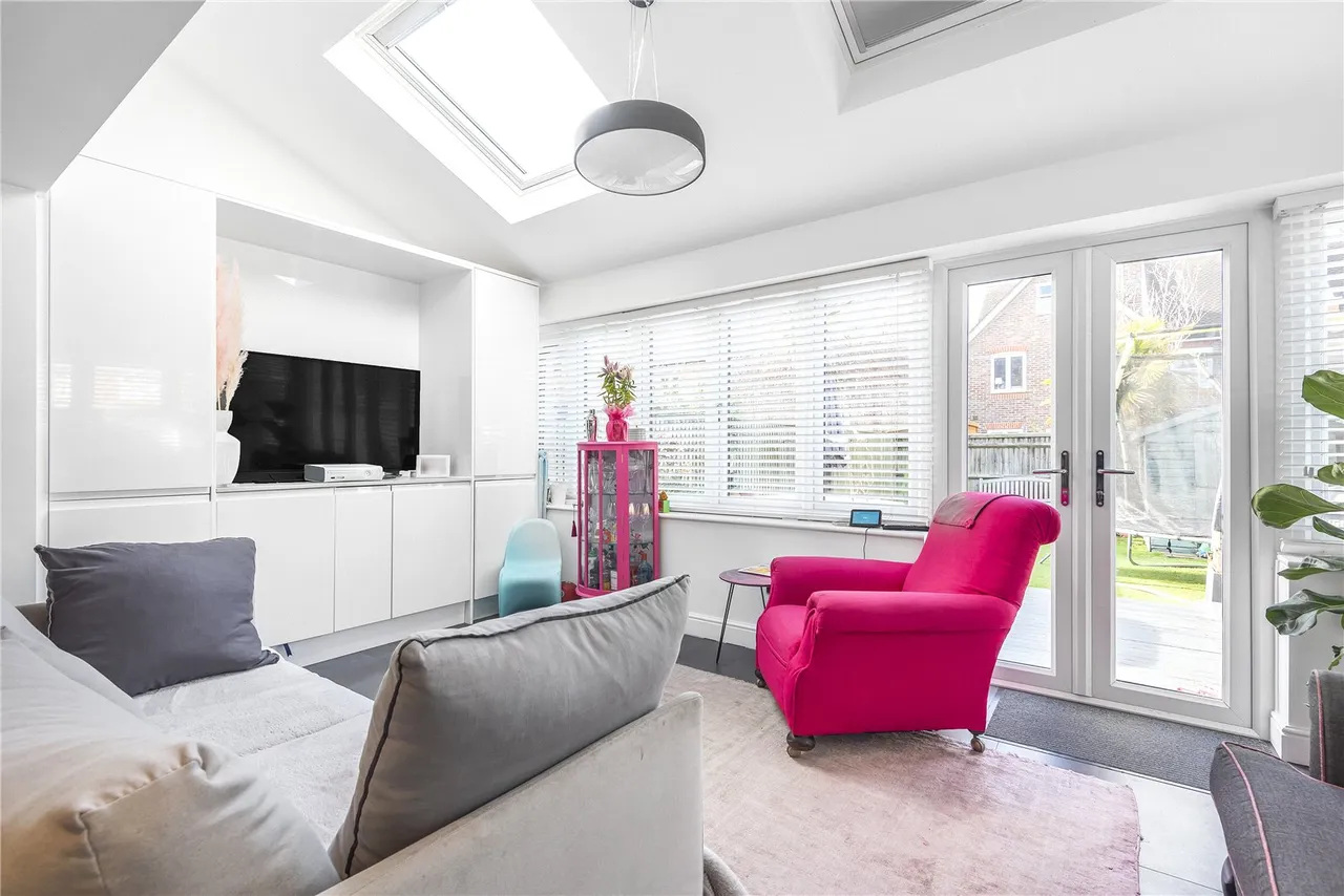 Harvey Drive, Hampton, TW12 2FB, photo 3