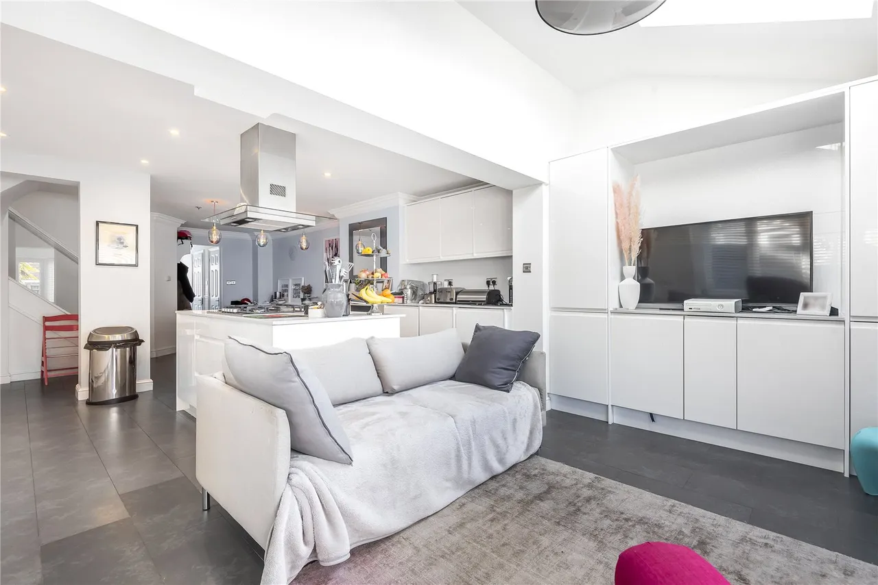 Harvey Drive, Hampton, TW12 2FB, photo 20