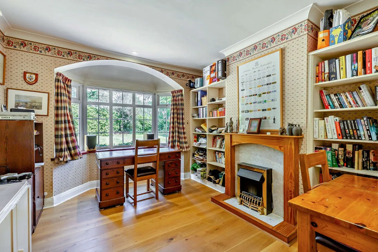 Echo Barn Lane, Wrecclesham, Farnham, Surrey, GU10 4NG, photo 7