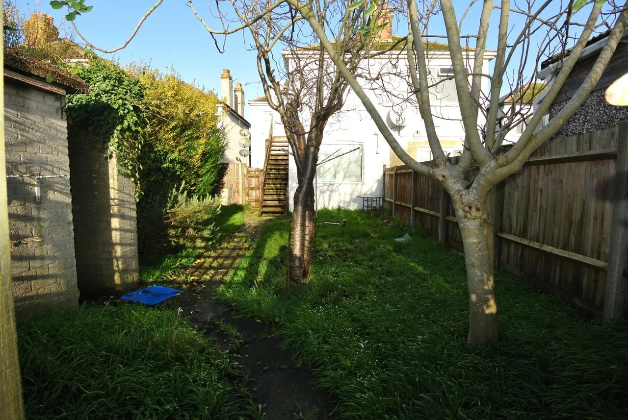 London Road, Ashford, Surrey, TW15 3AB, photo 10