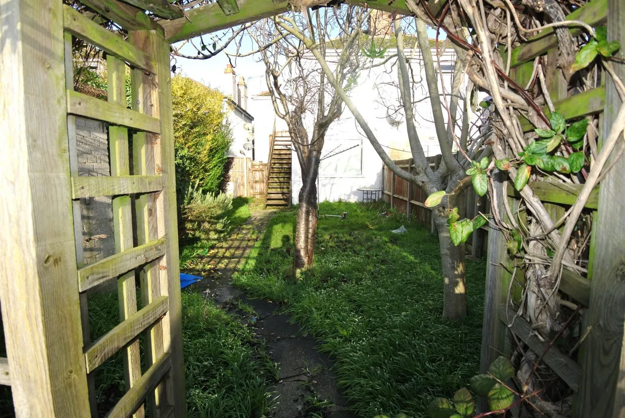 London Road, Ashford, Surrey, TW15 3AB, photo 12