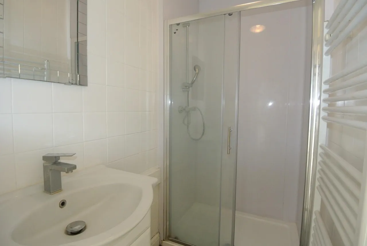 London Road, Ashford, Surrey, TW15 3AB, photo 8