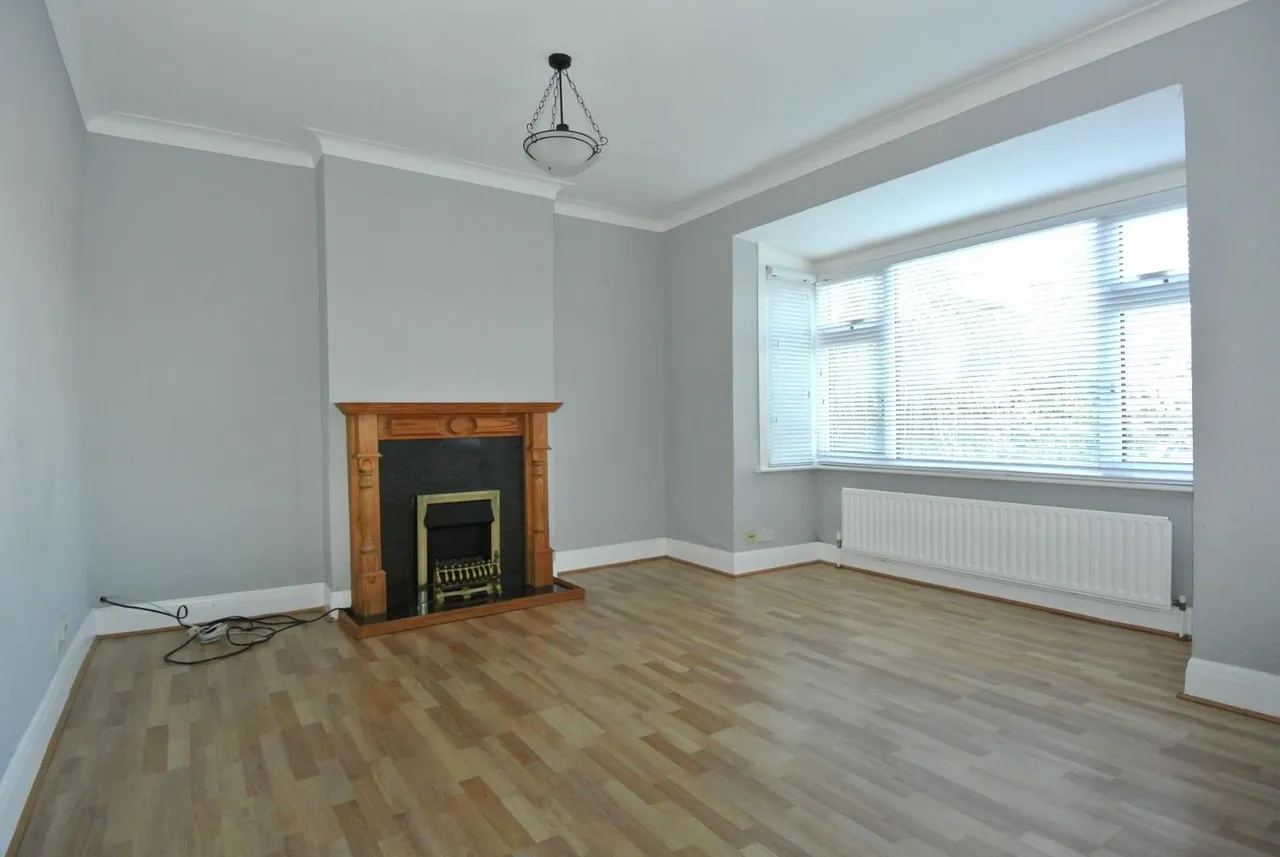 London Road, Ashford, Surrey, TW15 3AB, photo 2