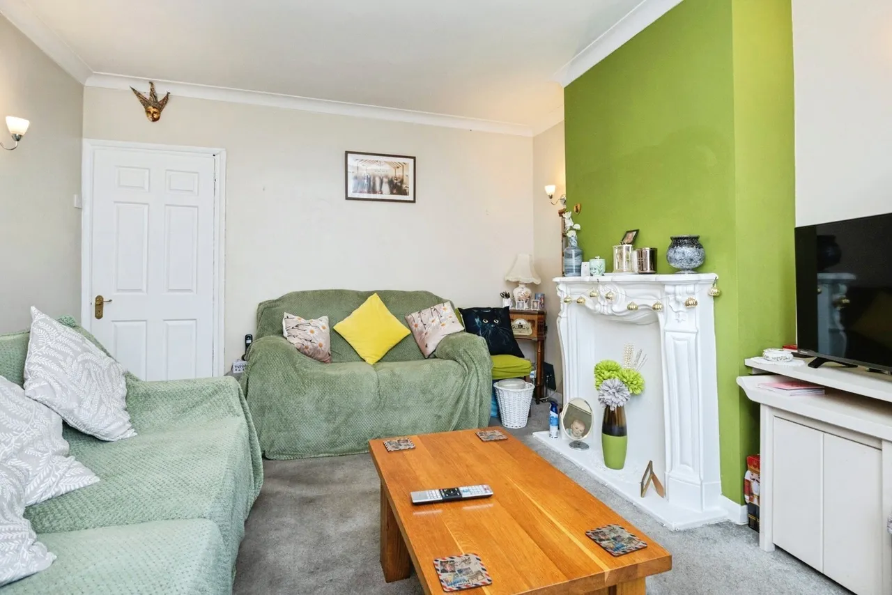 Douglas Road, Hornchurch, RM11, photo 13