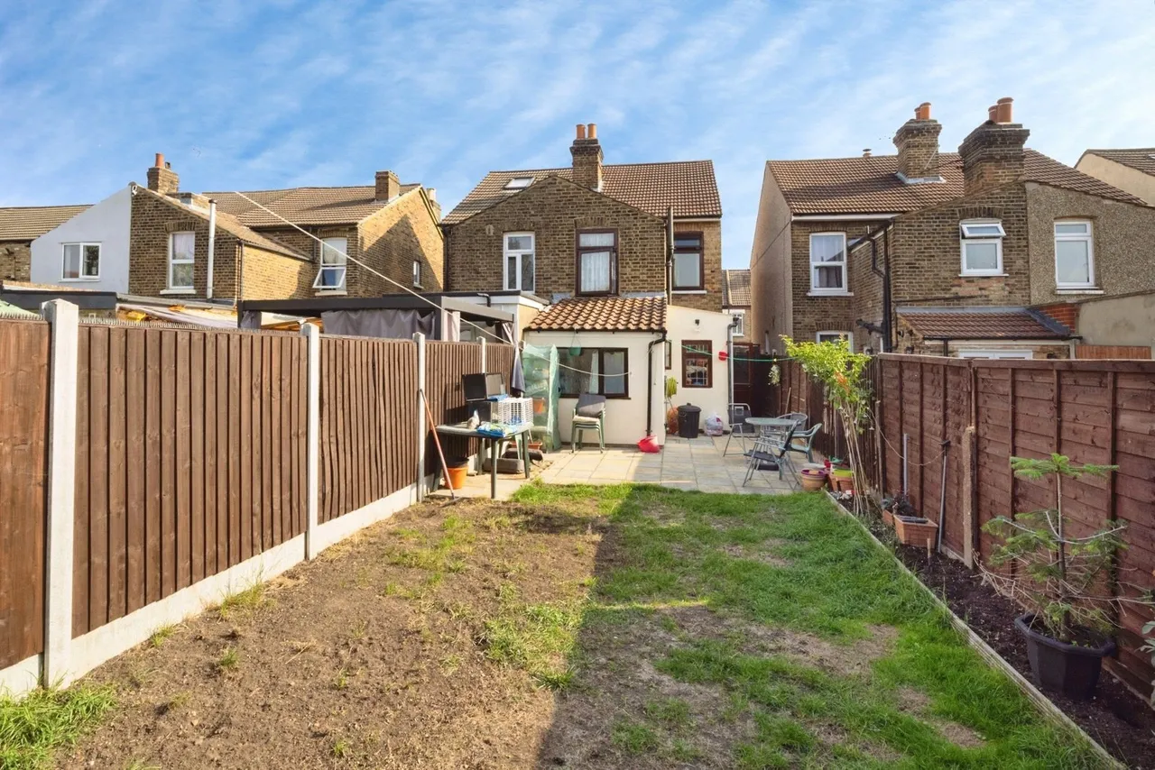 Douglas Road, Hornchurch, RM11, photo 11