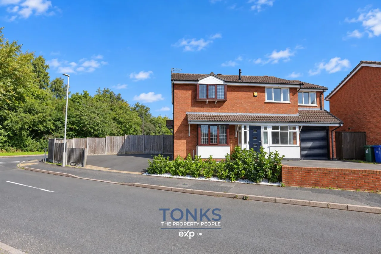 2 bed house for sale, Roach Close, Brierley Hill, DY5
