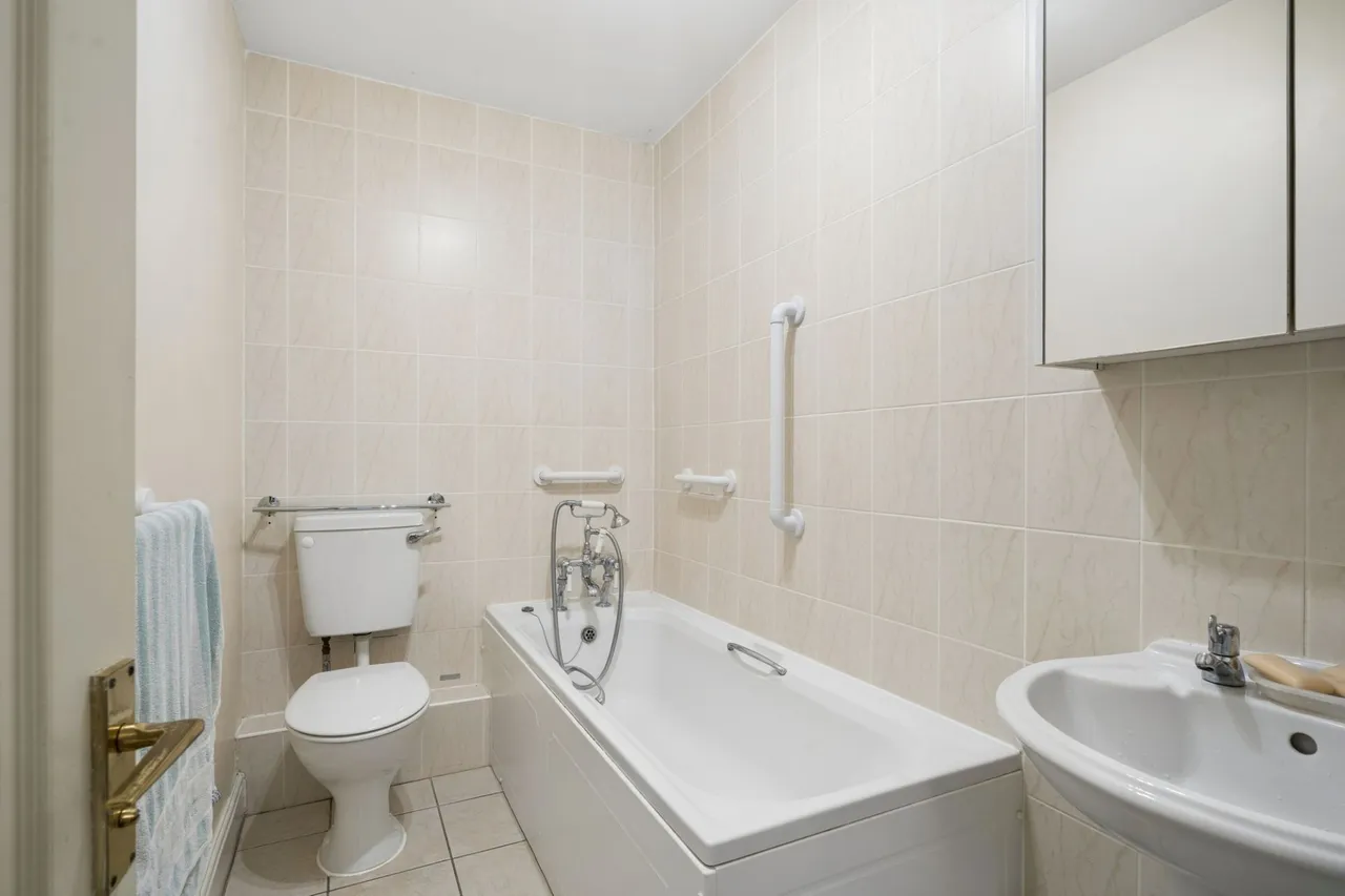 Warwick Road, Seymour Place, HP9, photo 10