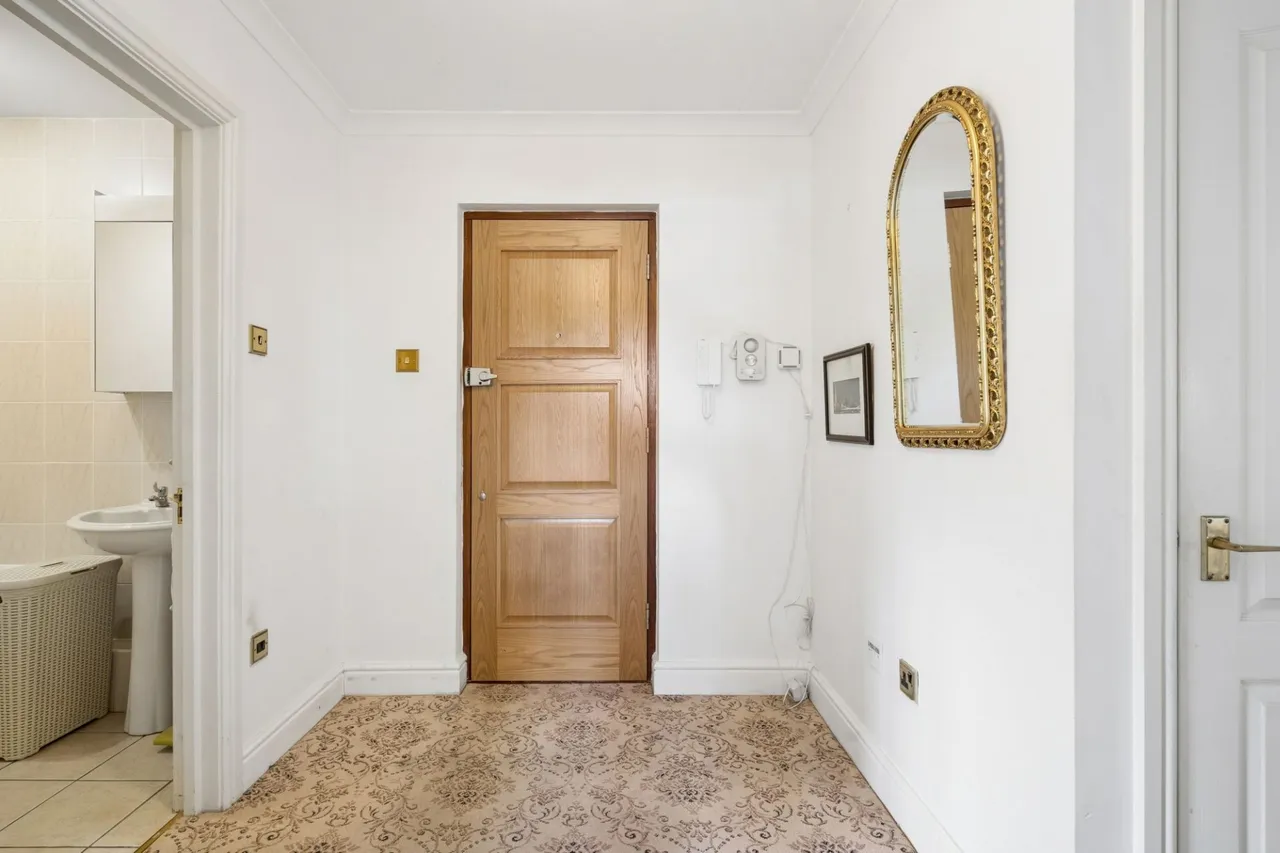 Warwick Road, Seymour Place, HP9, photo 5